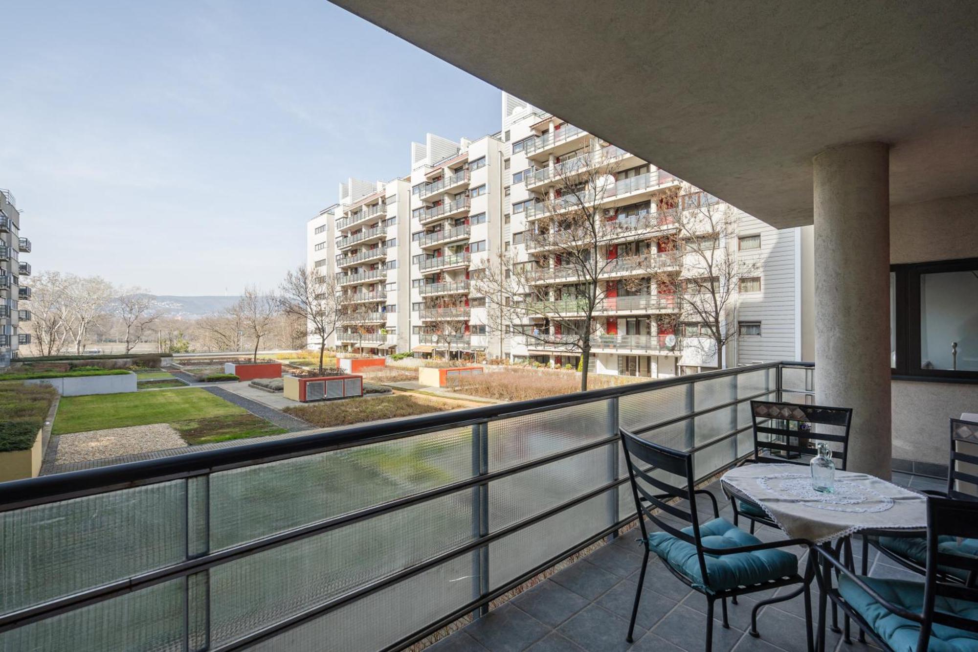 Heart And Soul Apartment Budapest Exteriör bild