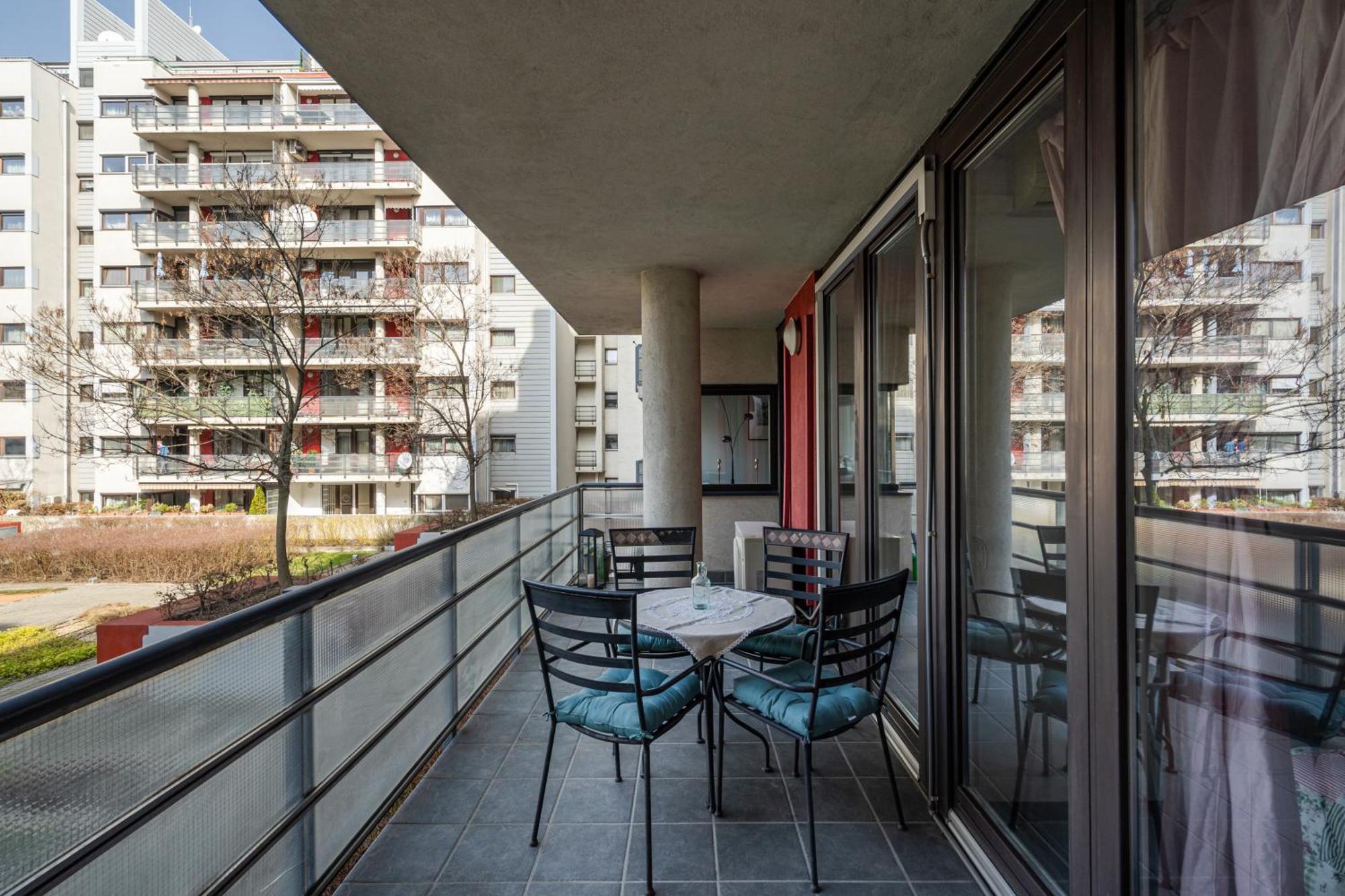 Heart And Soul Apartment Budapest Exteriör bild